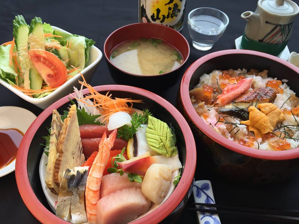 Chirashi sushi